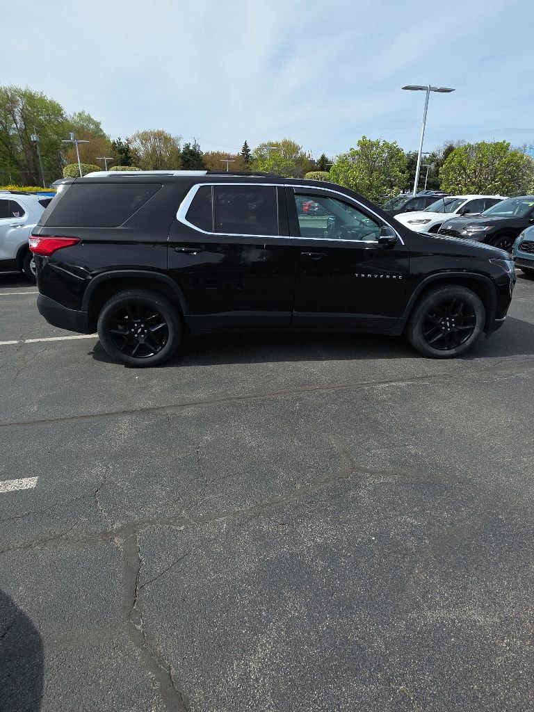 Used 2018 Chevrolet Traverse LT w/ LPO, Black Accent Package AWD/4WD image 10