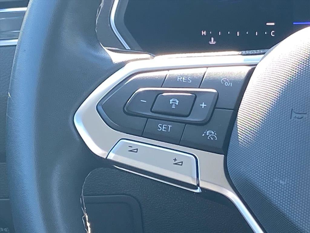 Used 2022 Volkswagen Tiguan SE image 6