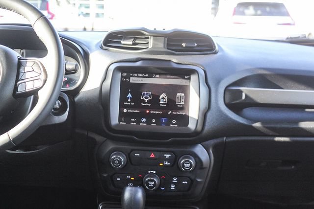 Used 2022 Jeep Renegade Latitude AWD/4WD image 18