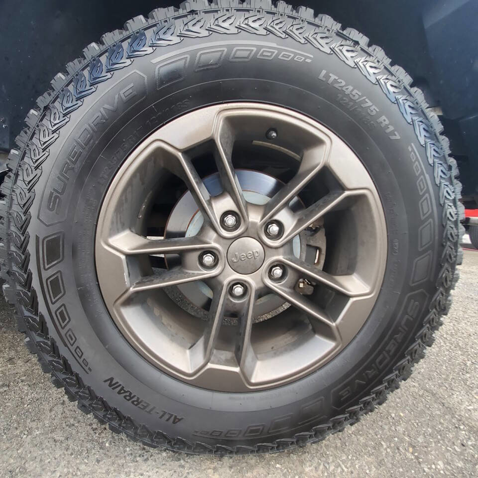 Used 2016 Jeep Wrangler Unlimited Sahara AWD/4WD image 15
