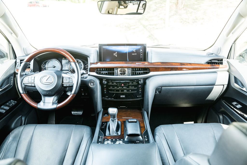 Used 2021 Lexus LX 570 4WD w/ Luxury Package image 12