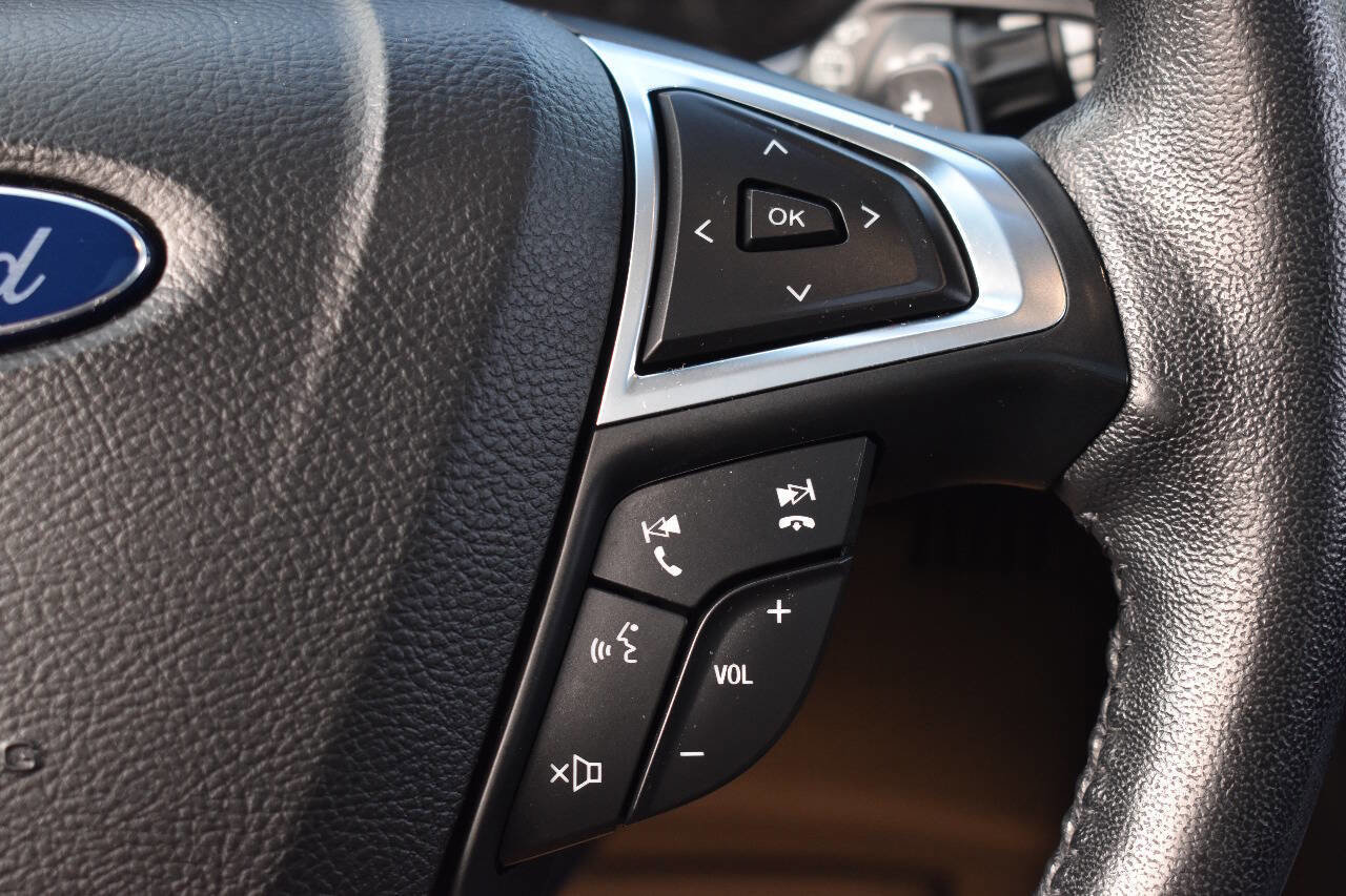 Used 2017 Ford Edge Titanium w/ Equipment Group 301A image 22