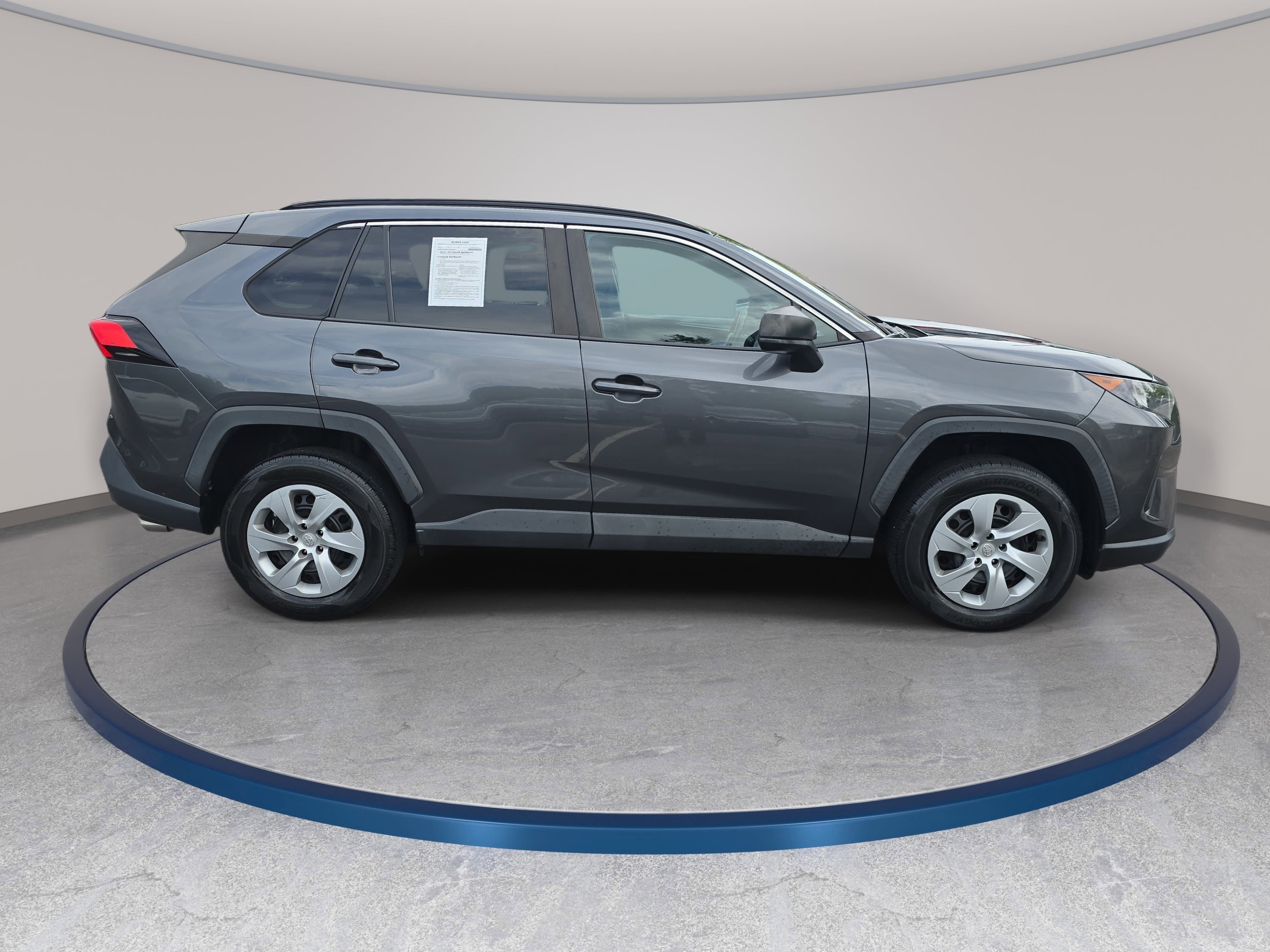 Used 2020 Toyota RAV4 LE FWD image 4