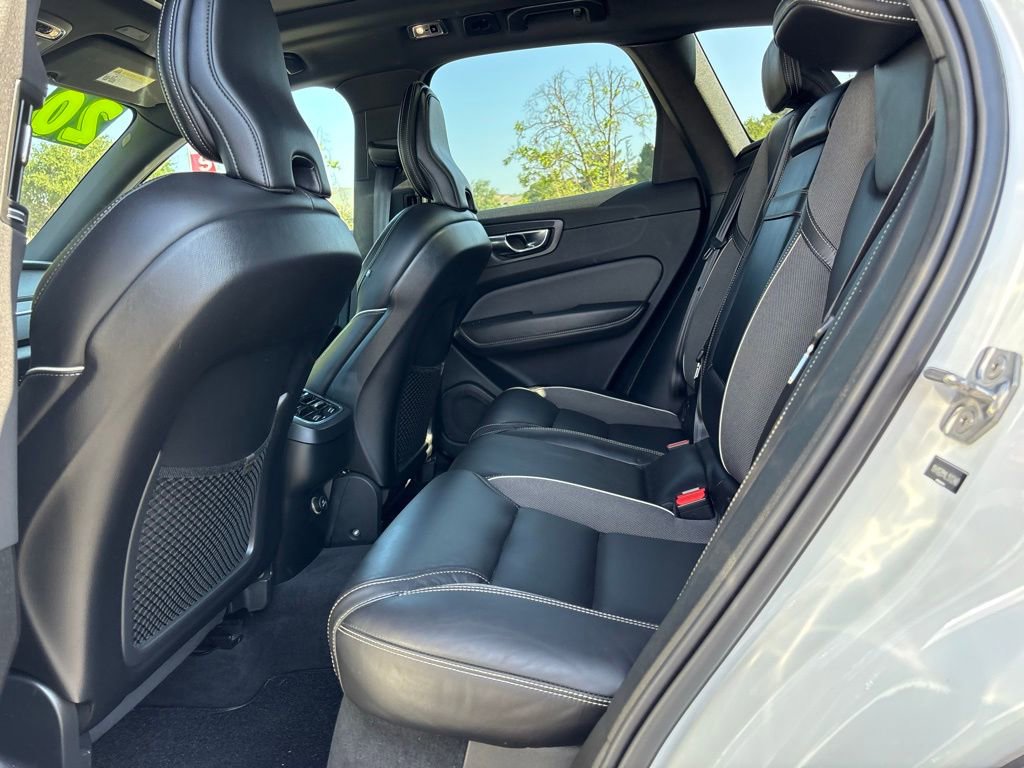 Used 2020 Volvo XC60 T5 R-Design image 13