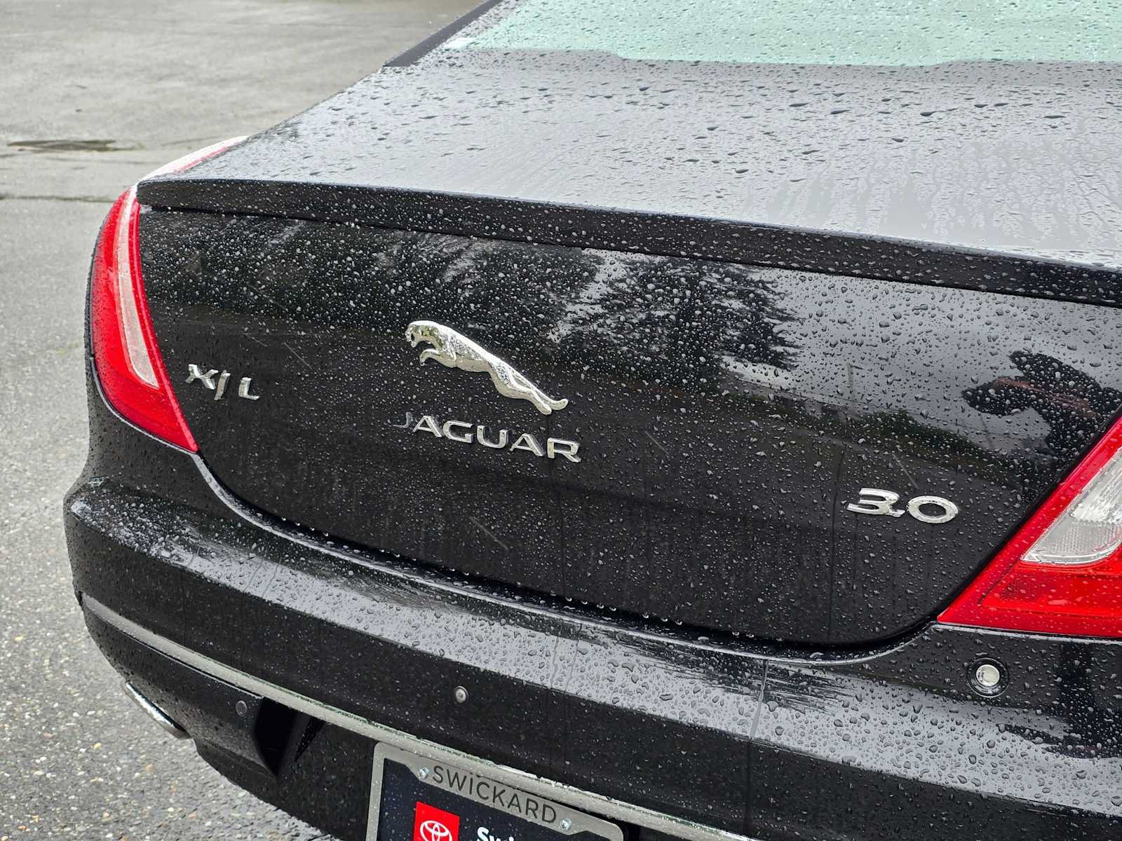 Used 2019 Jaguar XJ L Portfolio RWD image 15