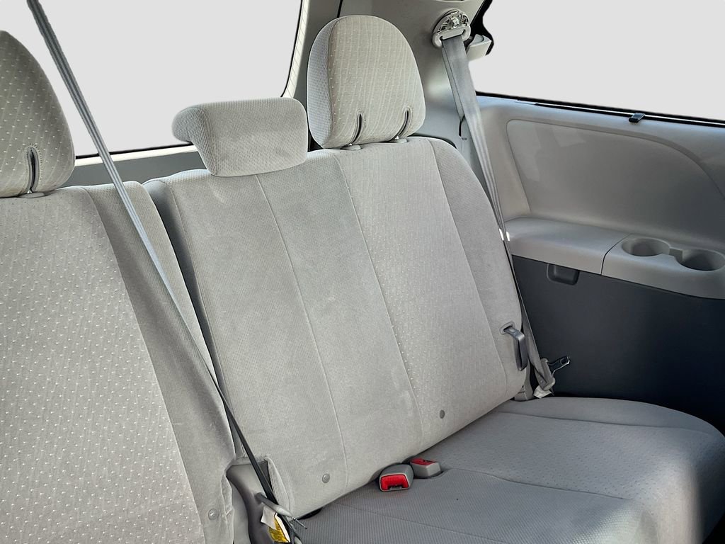 Used 2020 Toyota Sienna LE FWD image 27