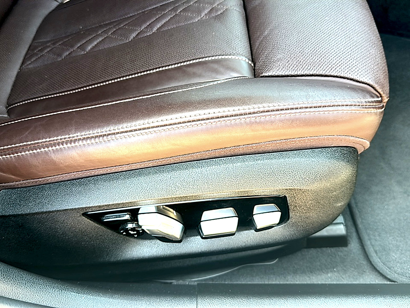 Used 2021 BMW 540i w/ Premium Package RWD image 27