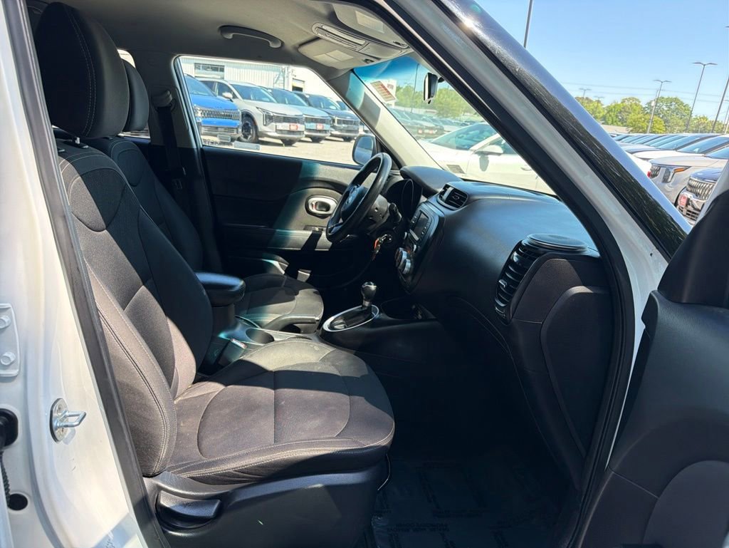 Used 2019 Kia Soul FWD image 29