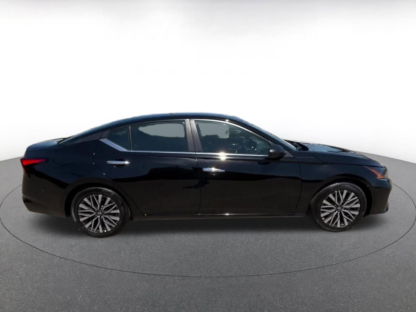 Used 2025 Nissan Altima 2.5 SV FWD image 16