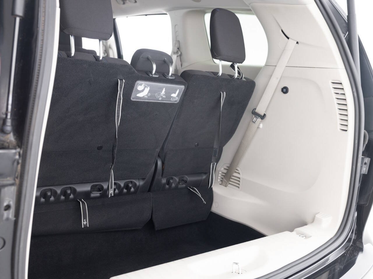 Used 2021 Chrysler Pacifica Touring FWD image 40