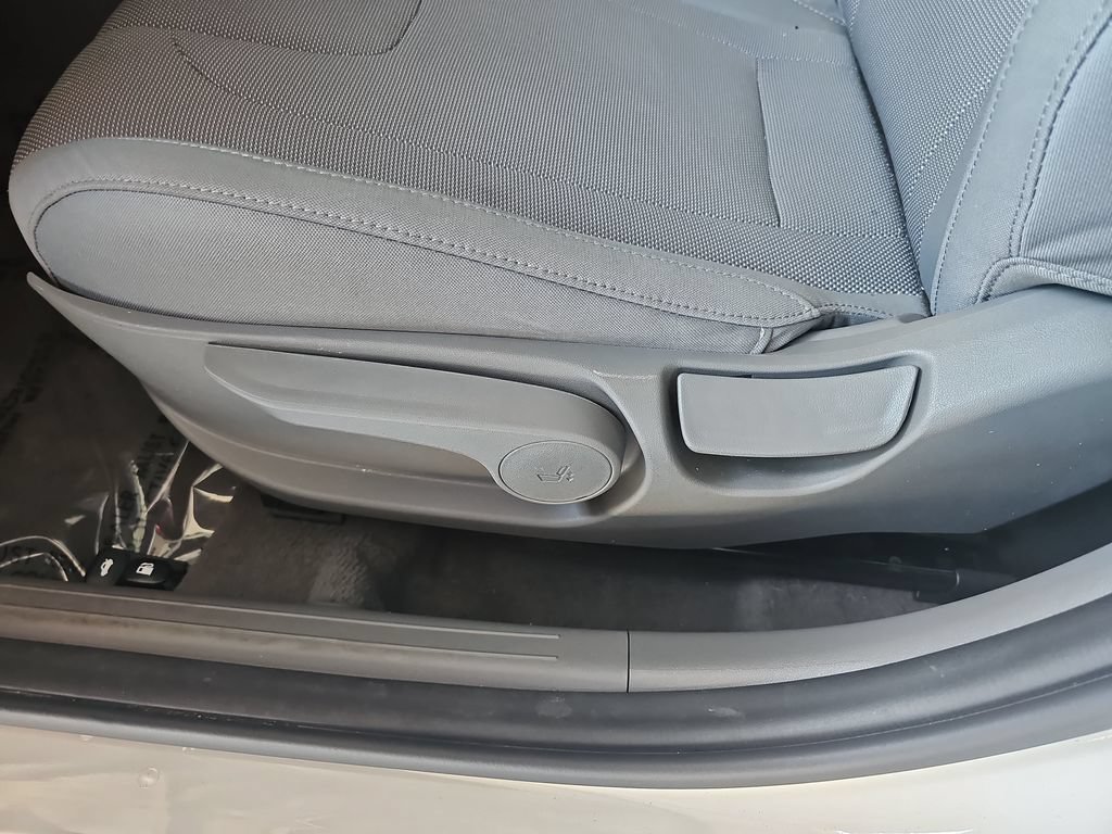 Certified 2023 Hyundai Elantra SE FWD image 27