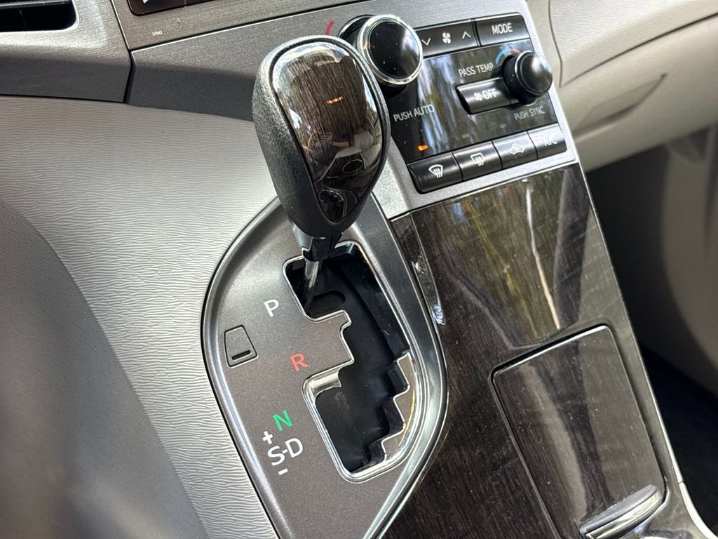 Used 2013 Toyota Venza LE image 25