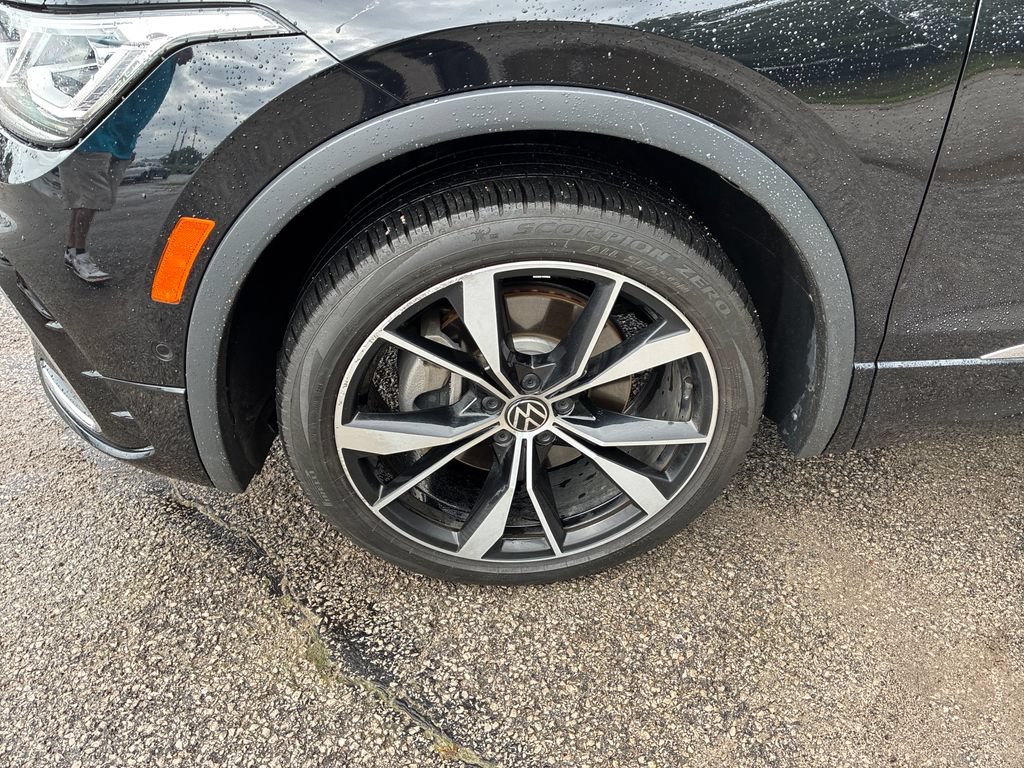 Used 2024 Volkswagen Tiguan SEL R-Line AWD/4WD image 9