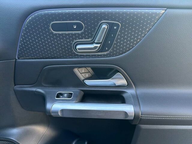 Used 2025 Mercedes-Benz GLB 250 image 21