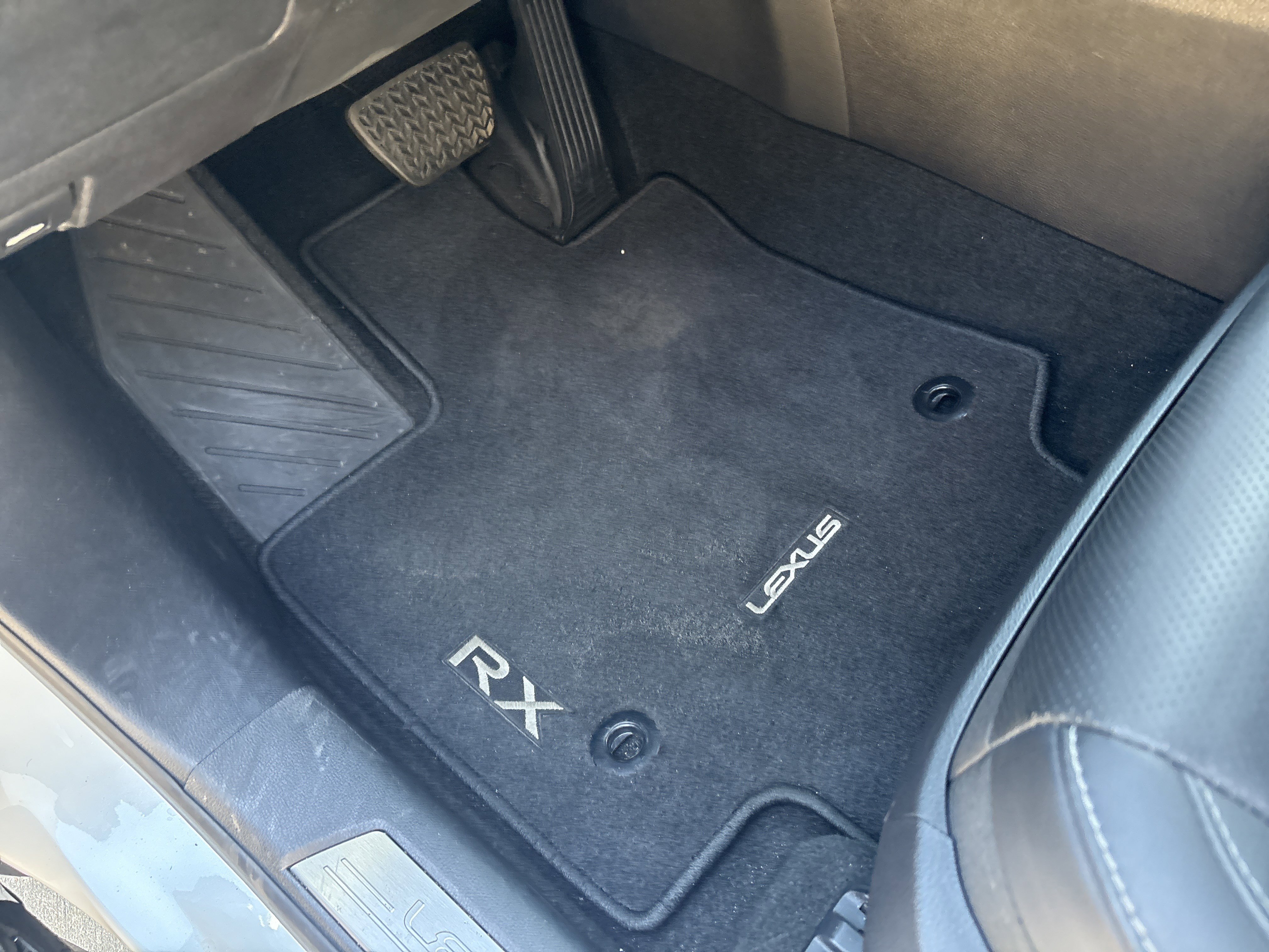 Used 2024 Lexus RX 350h w/ Cold Area Package AWD/4WD image 17