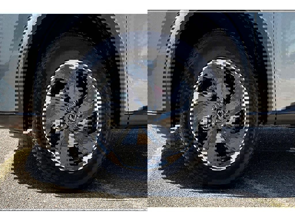 Used 2024 Nissan Rogue SV image 9