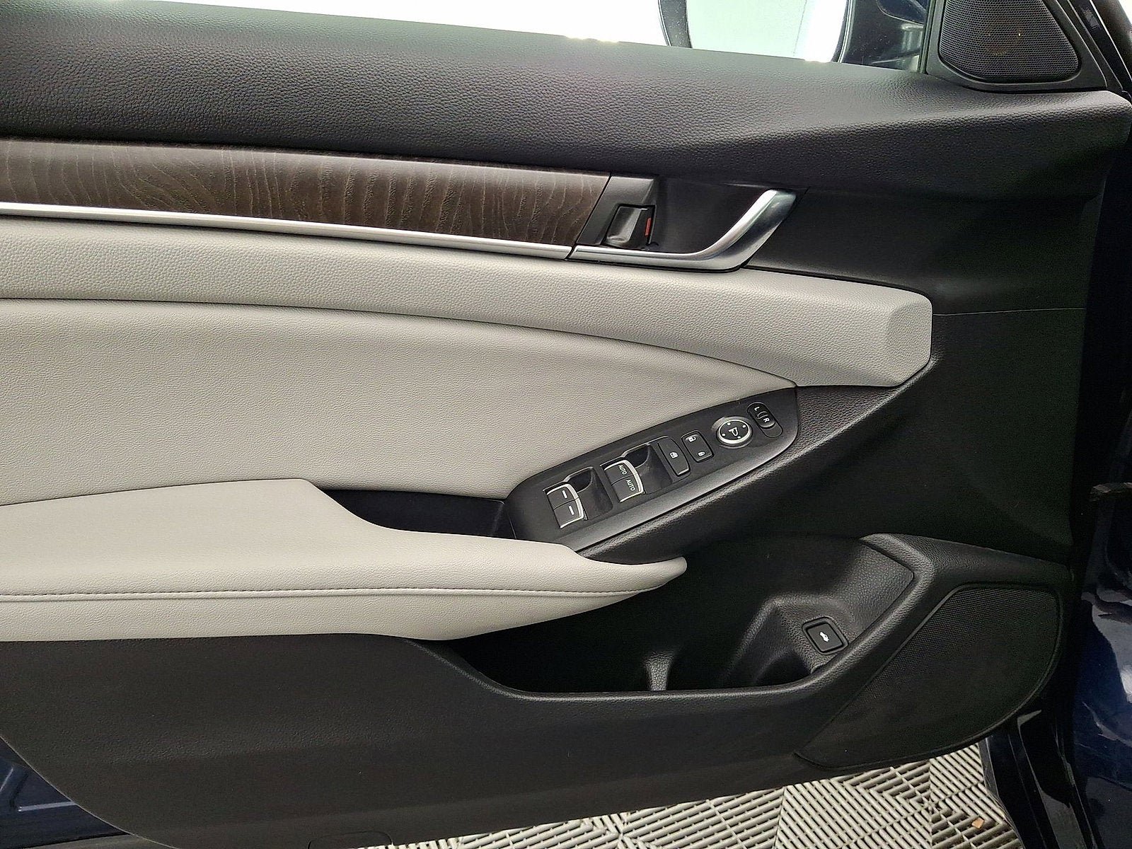 Used 2020 Honda Accord EX image 10
