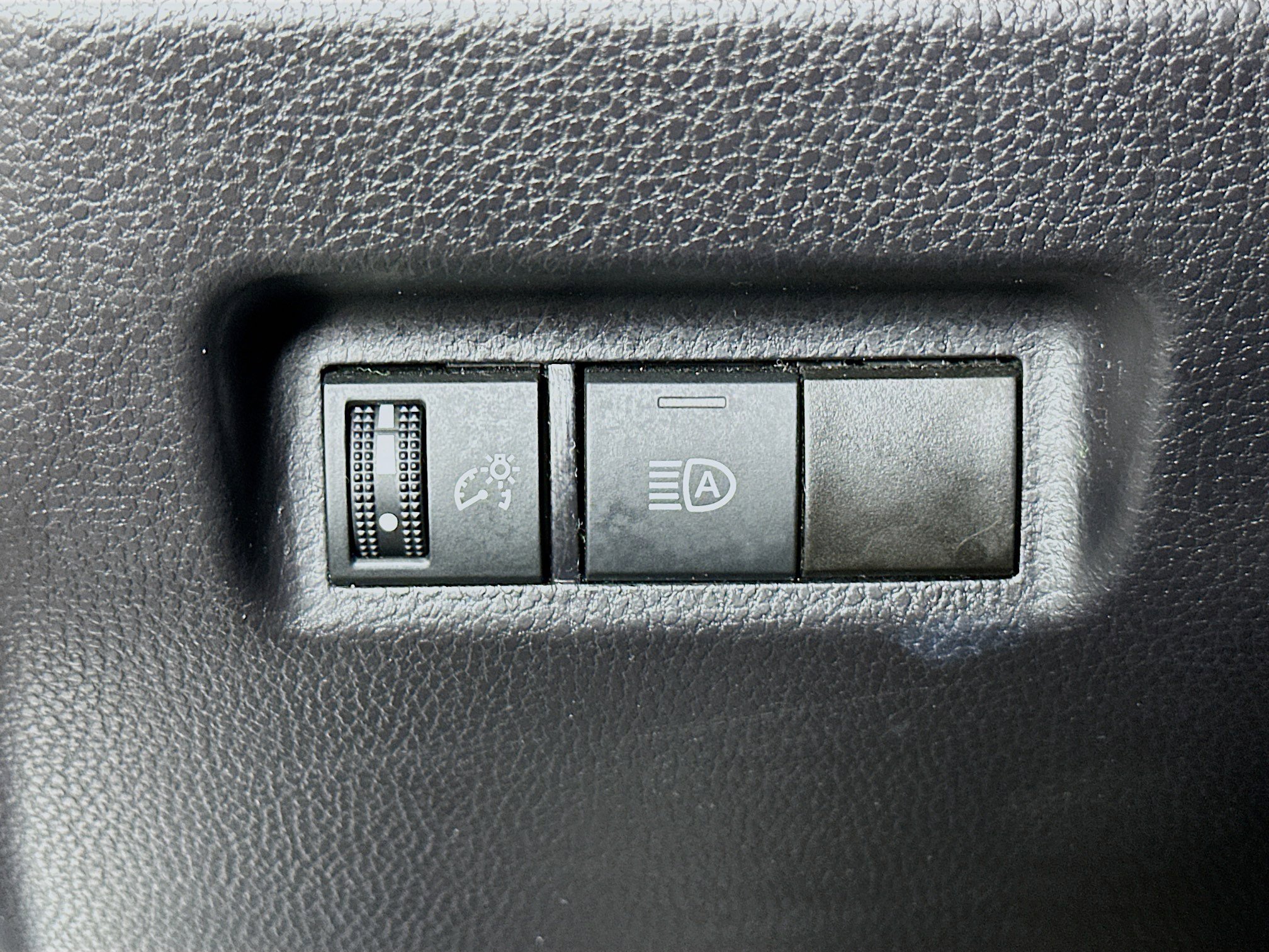 Used 2025 Toyota RAV4 XLE image 16