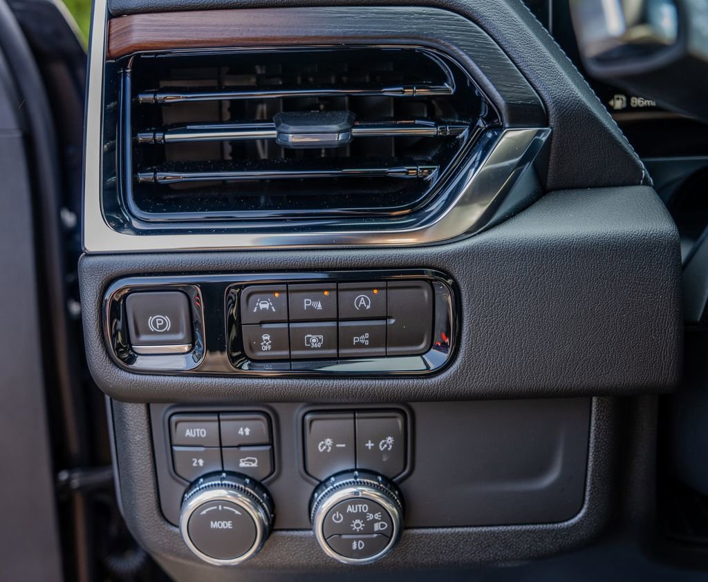 Used 2026 GMC Yukon XL Denali w/ Sun & Power Step Package image 8