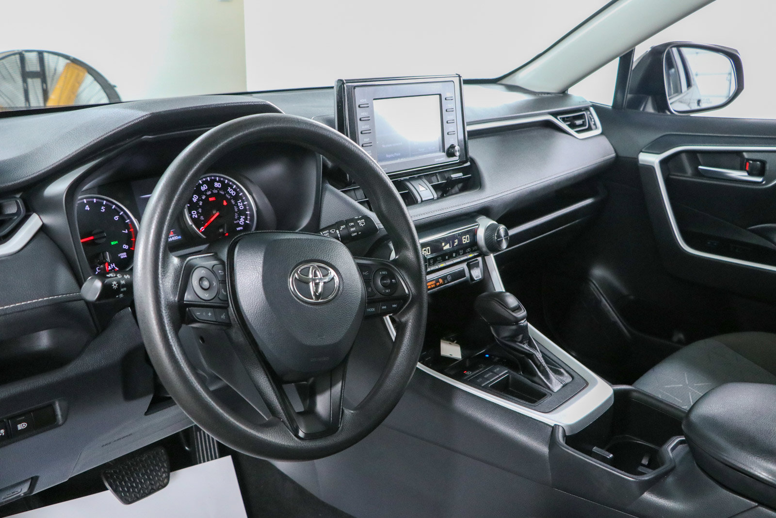 Used 2022 Toyota RAV4 XLE FWD image 22