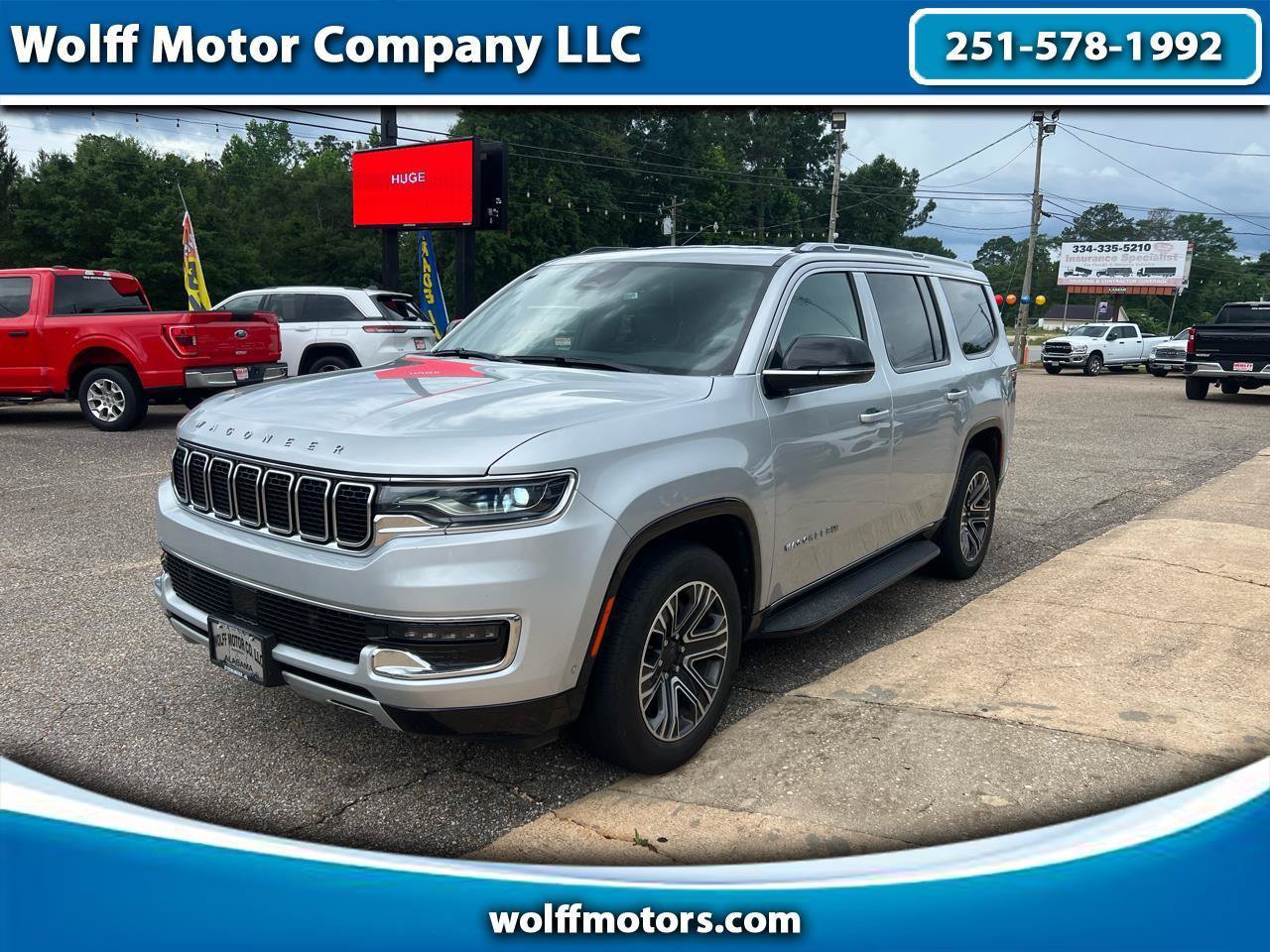 Used 2024 Jeep Wagoneer Series II w/ Flexible Seating Group AWD/4WD image 1