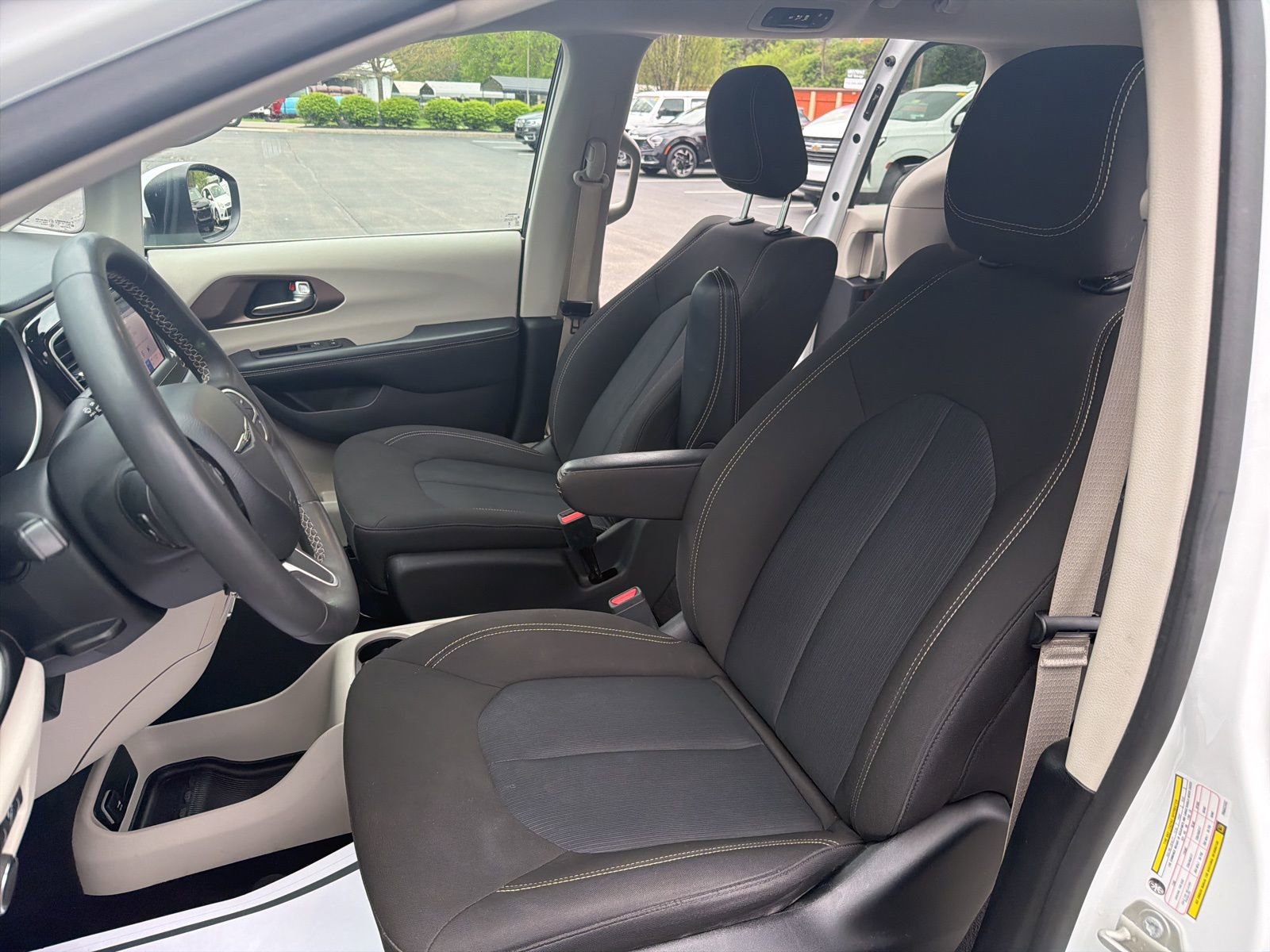 Used 2023 Chrysler Voyager LX FWD image 23