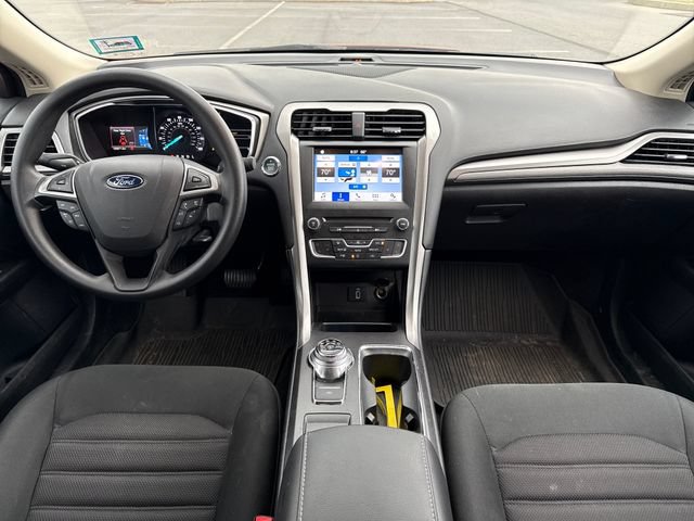 Used 2017 Ford Fusion SE w/ Fusion SE Technology Package FWD image 18
