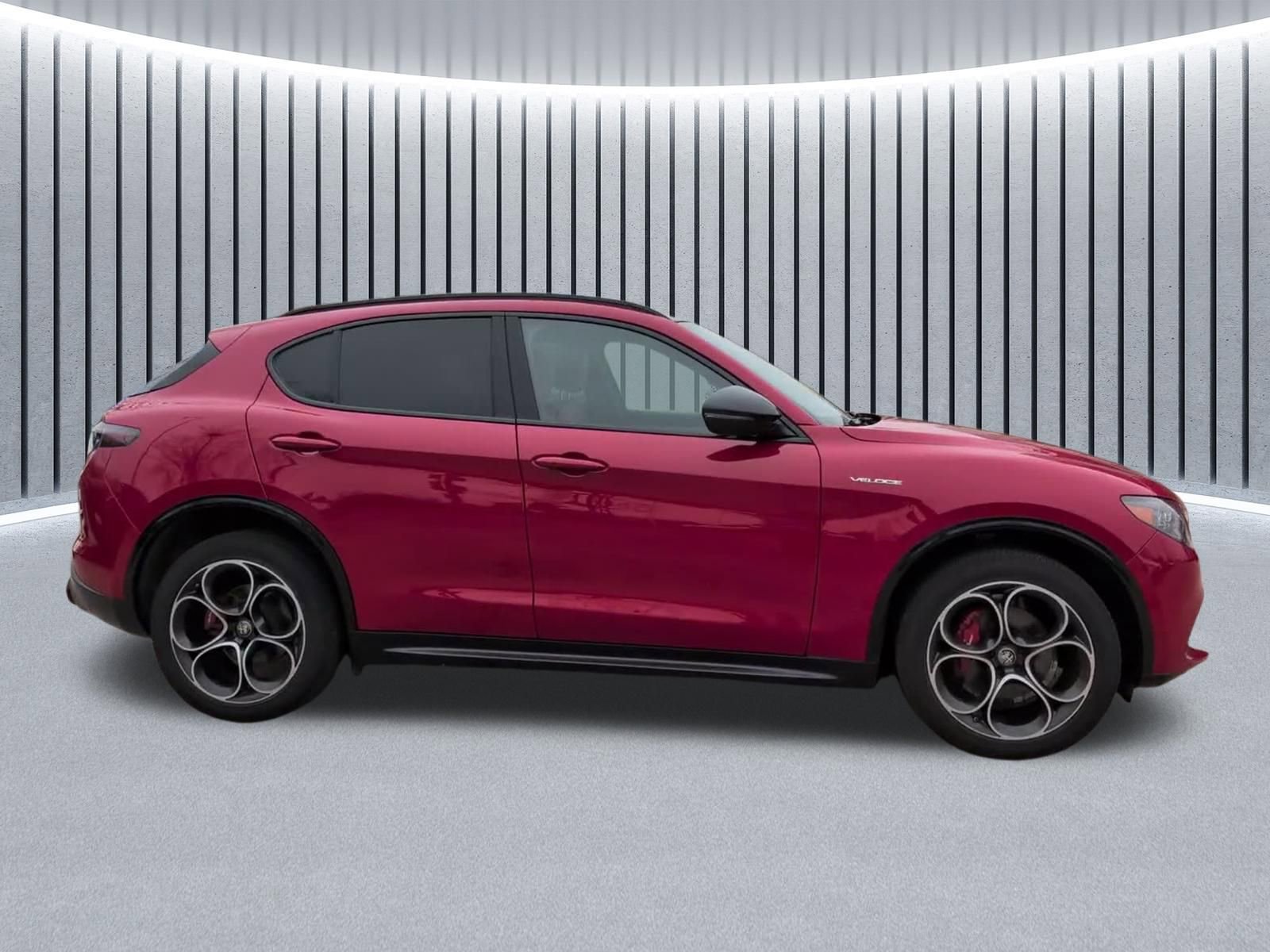 Used 2024 Alfa Romeo Stelvio Veloce image 4