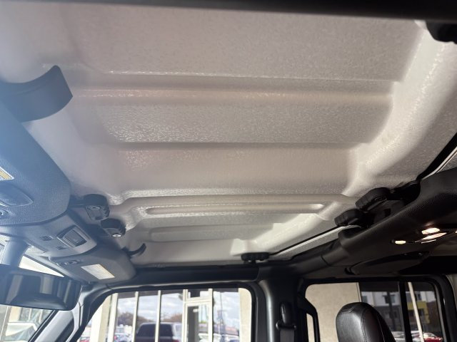 Used 2023 Jeep Wrangler Unlimited Sahara AWD/4WD image 25