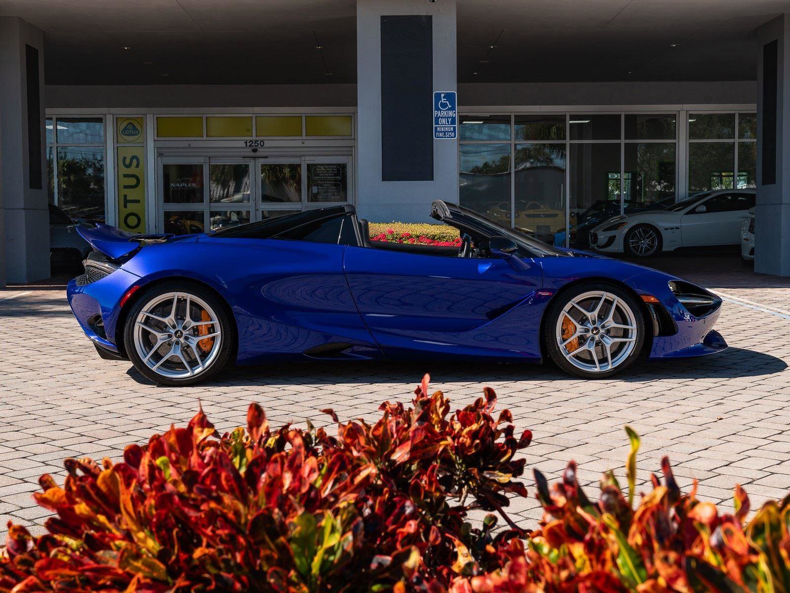Used 2024 McLaren 750S Spider image 27