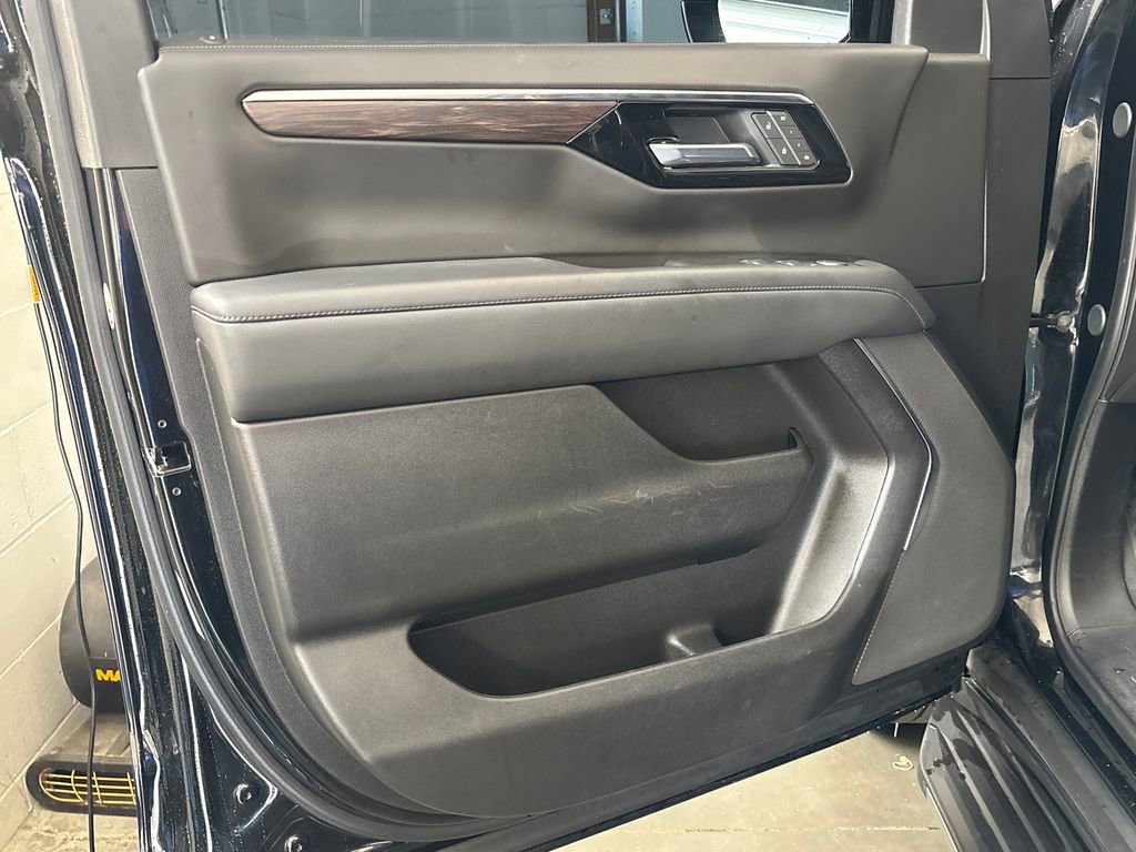 Used 2025 Chevrolet Tahoe LT AWD/4WD image 13