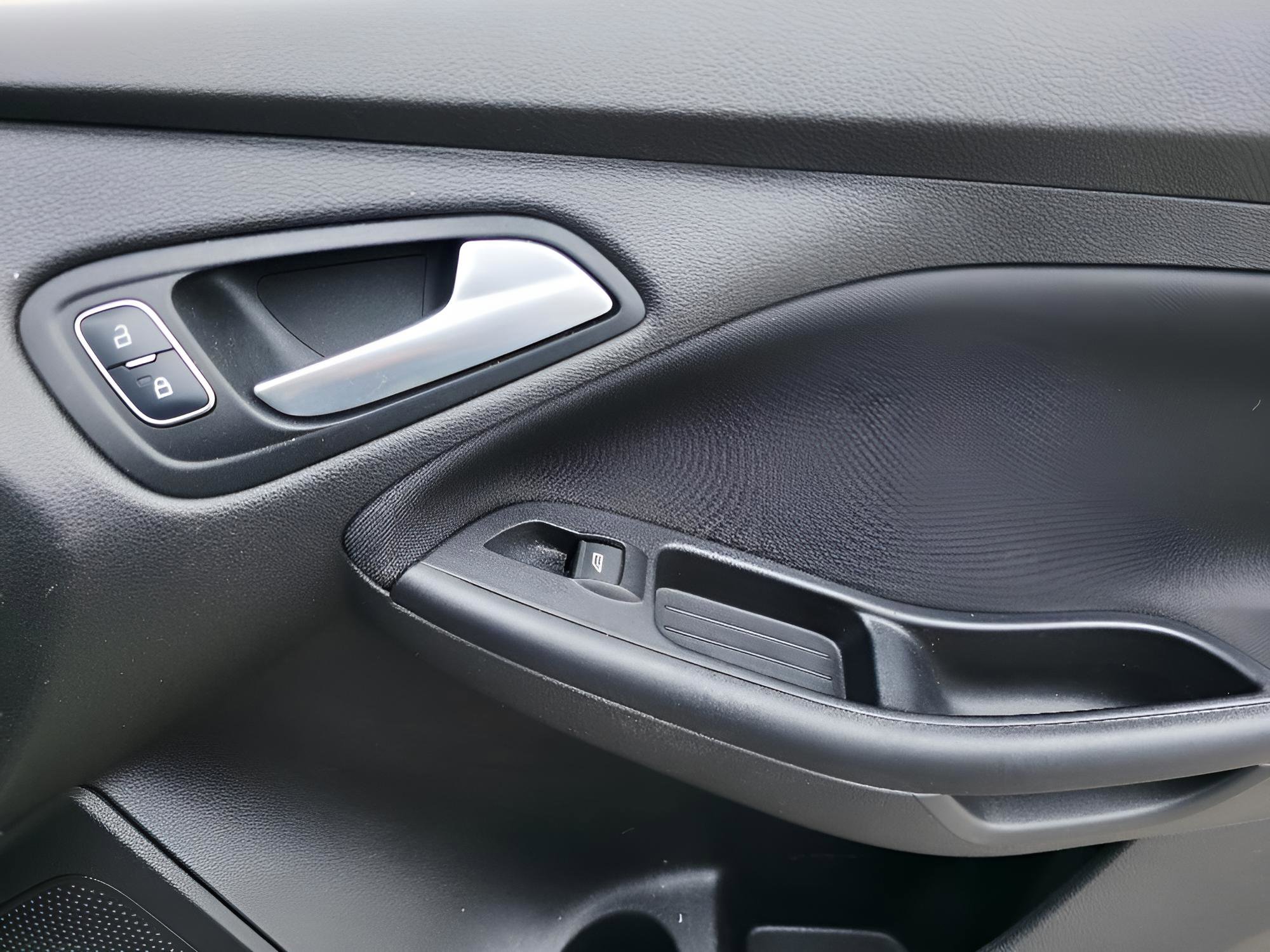 Used 2016 Ford Focus SE FWD image 12