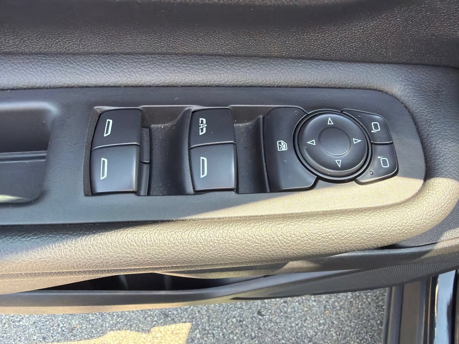Used 2024 GMC Terrain SLE AWD/4WD image 10