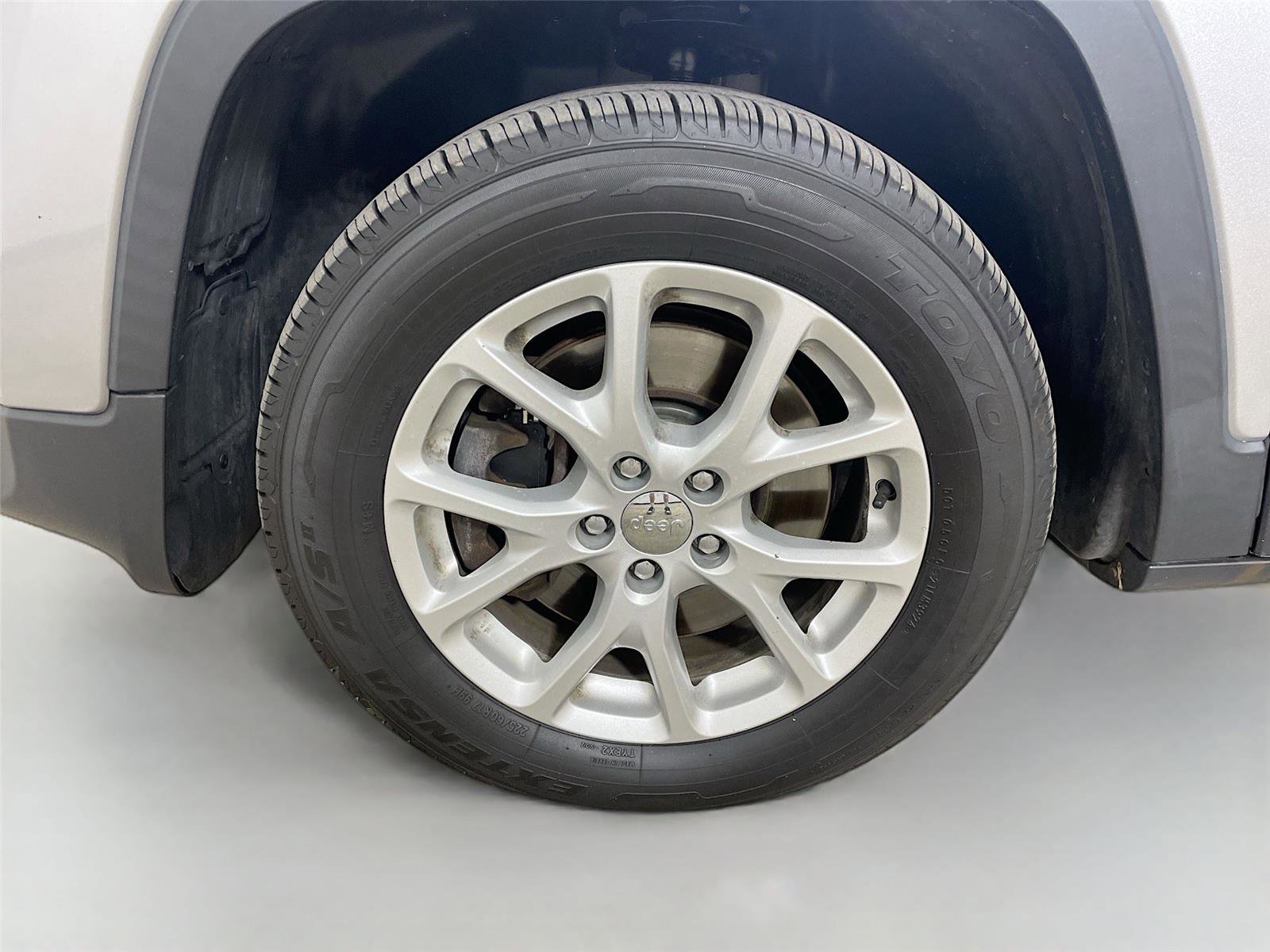 Used 2014 Jeep Cherokee Latitude w/ Cold Weather Group FWD image 27