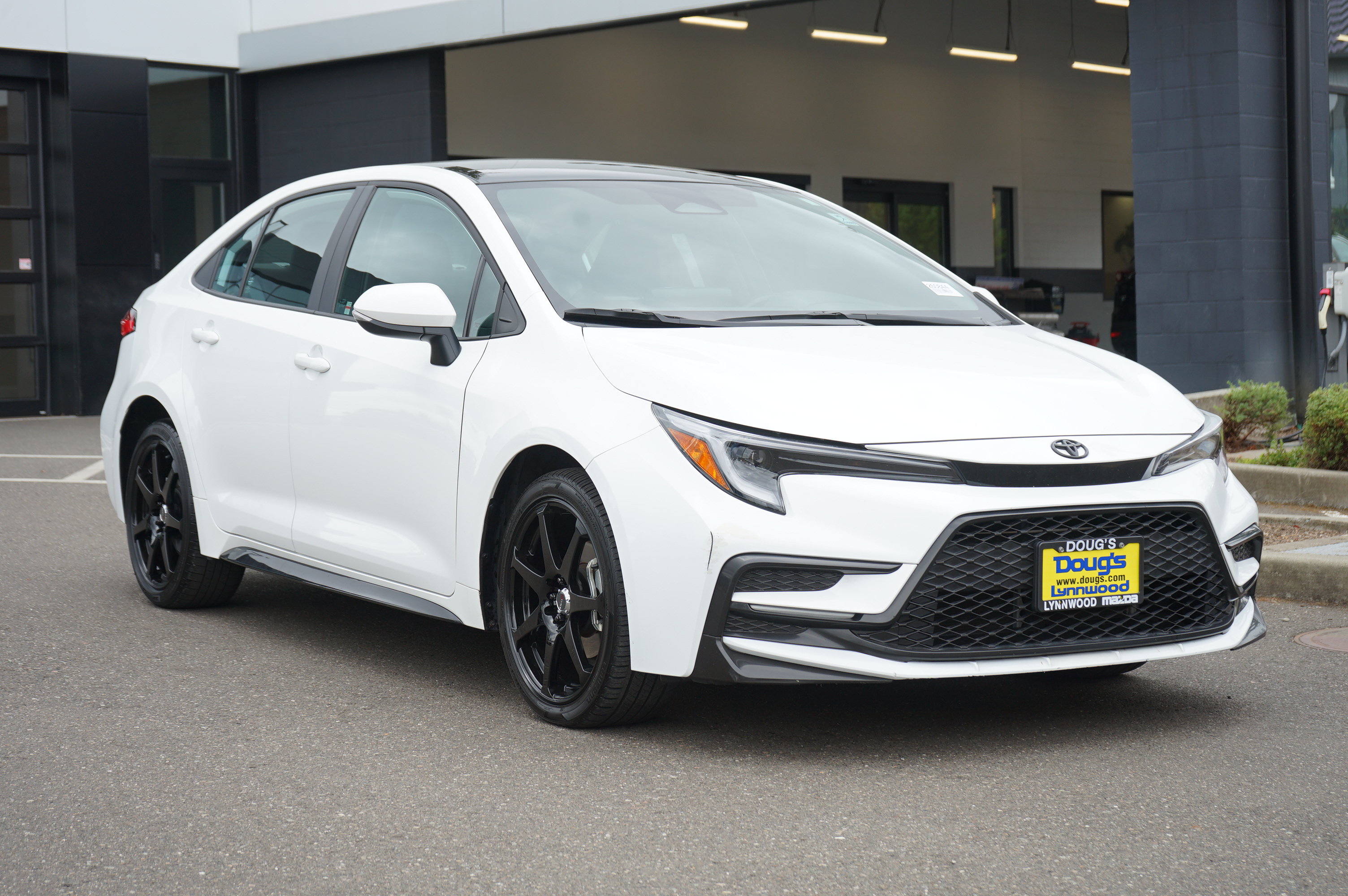 Used 2023 Toyota Corolla SE FWD image 1