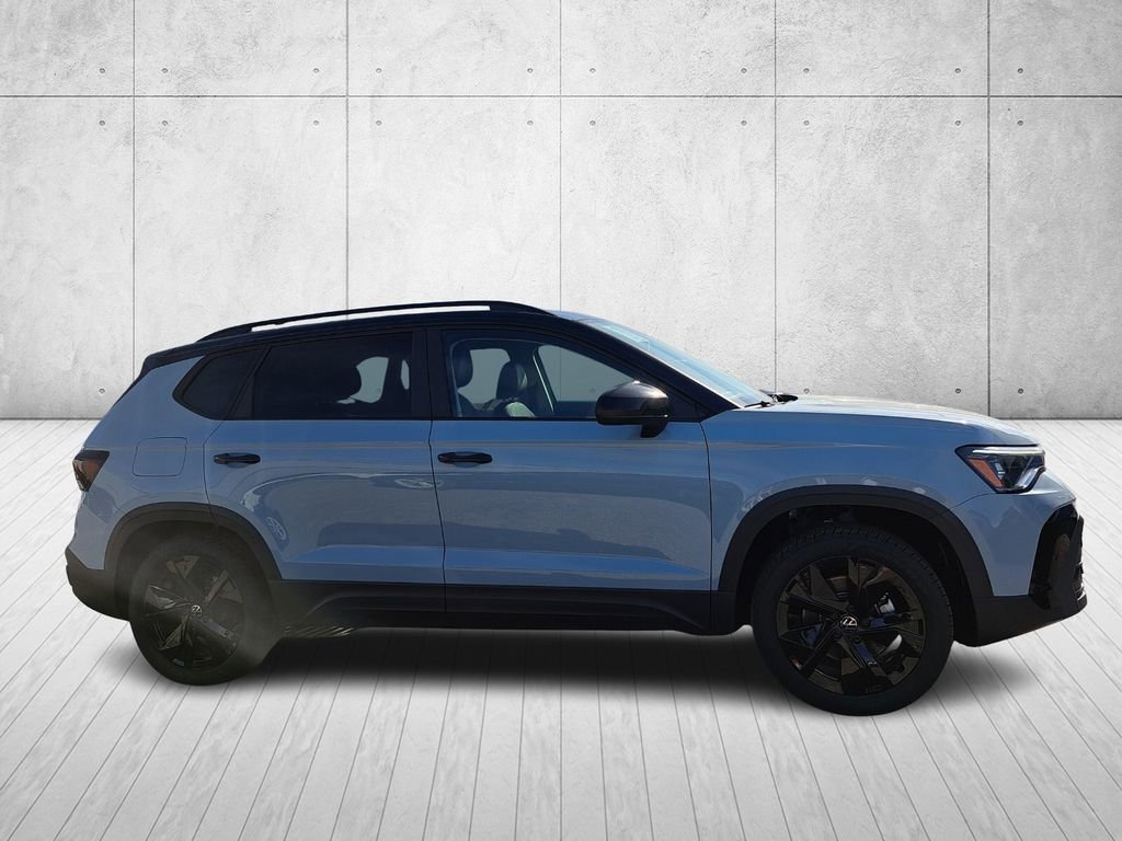 New 2026 Volkswagen Taos SE image 3