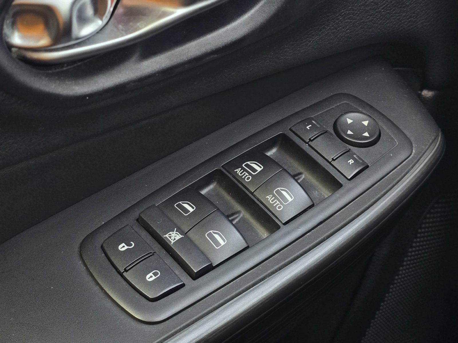 Used 2014 Jeep Cherokee Limited w/ Luxury Group FWD image 23