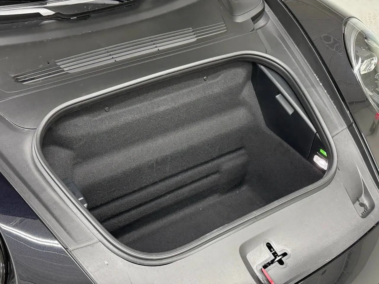 Used 2025 Porsche 911 Carrera RWD image 46