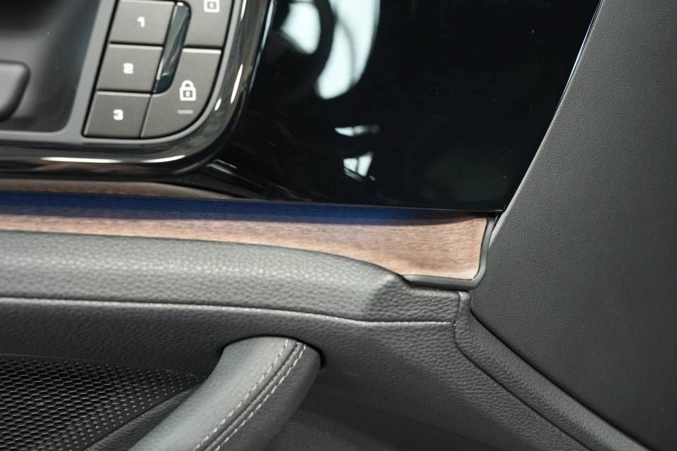 Used 2025 Porsche Panamera 4 AWD/4WD image 31