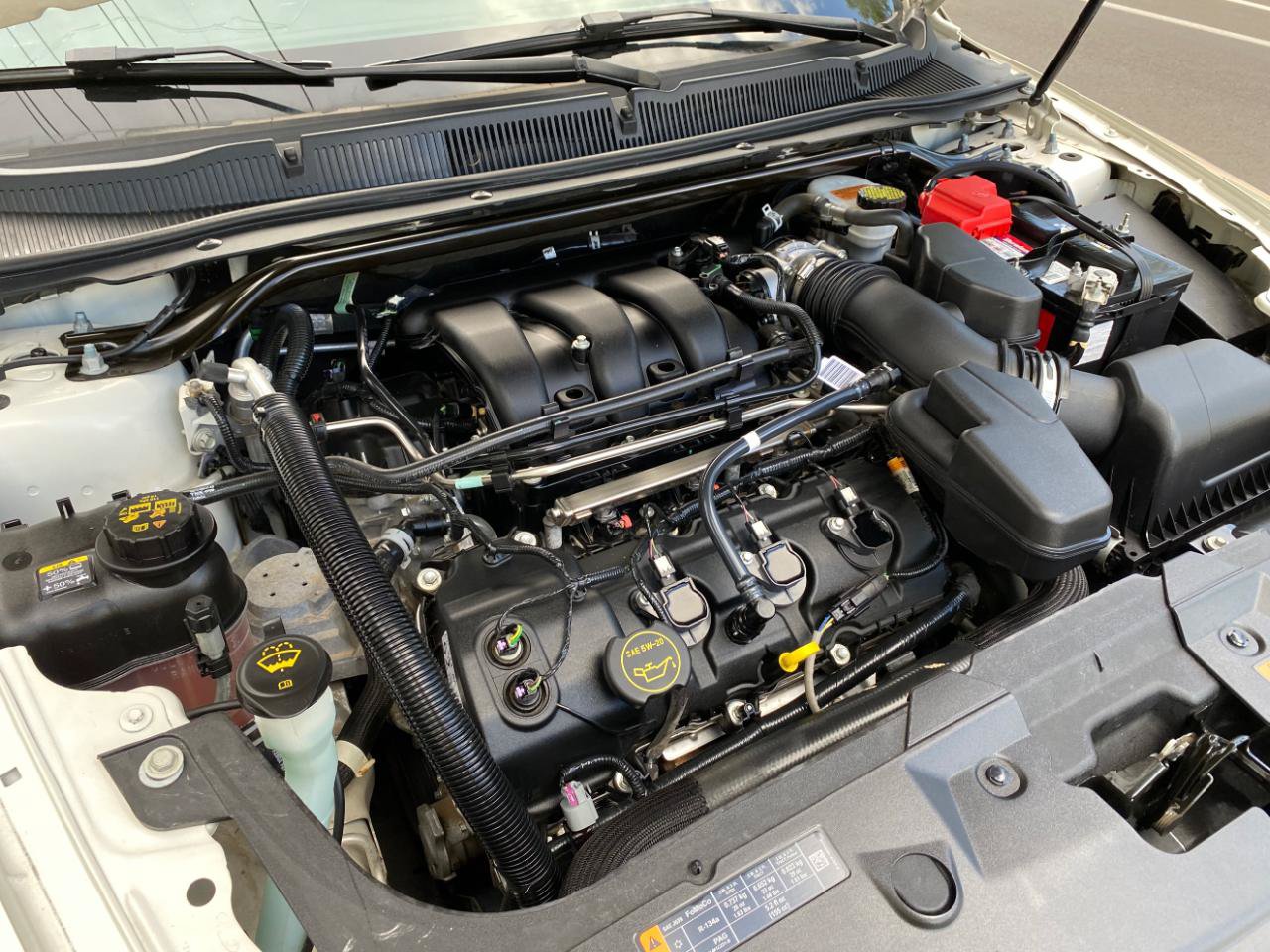 Used 2018 Ford Taurus SE FWD image 16