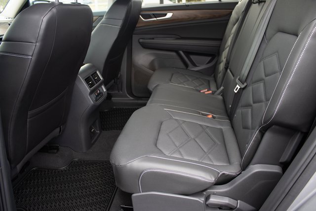 Used 2024 Volkswagen Atlas SE image 15