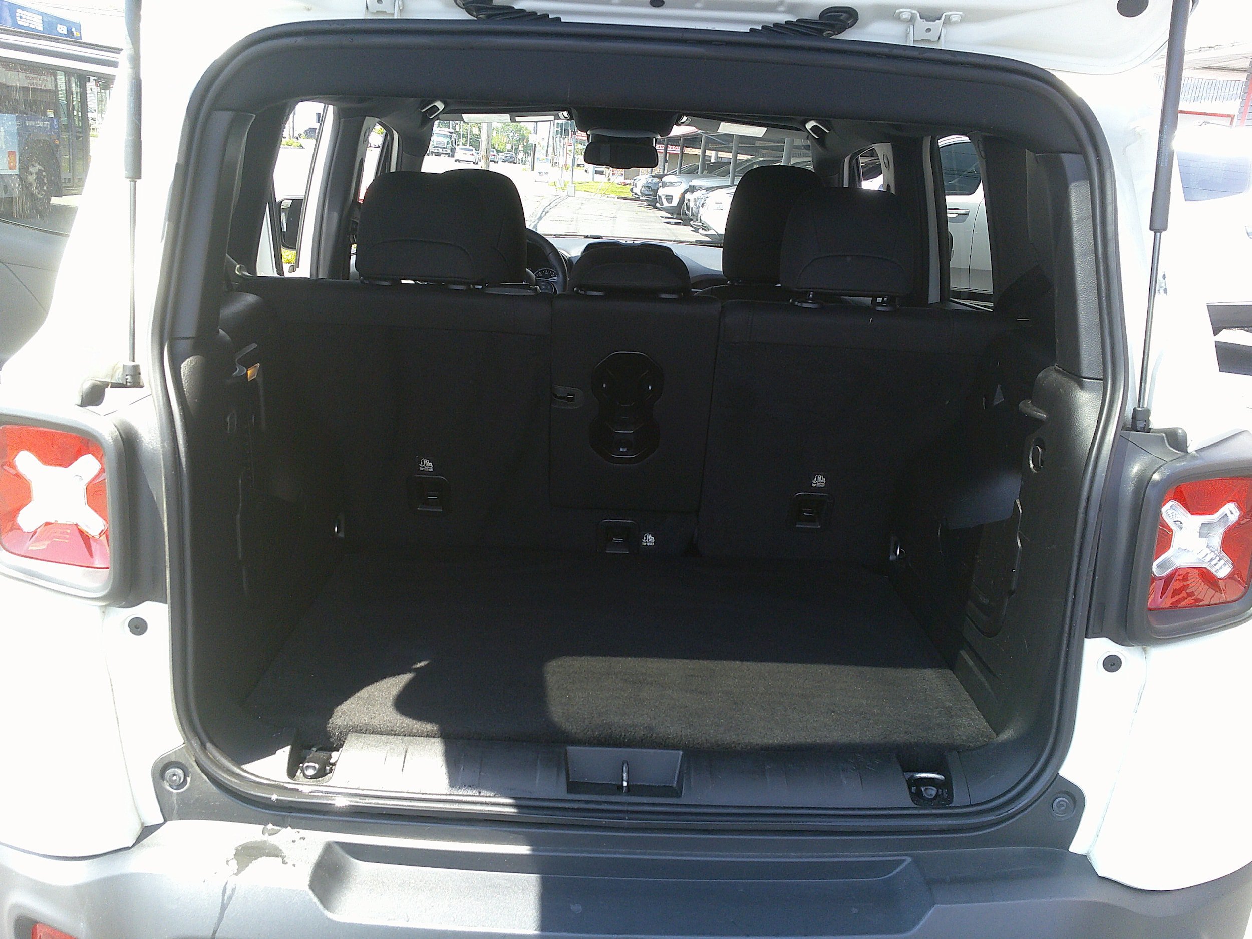 Used 2022 Jeep Renegade Altitude w/ Convenience Group AWD/4WD image 17