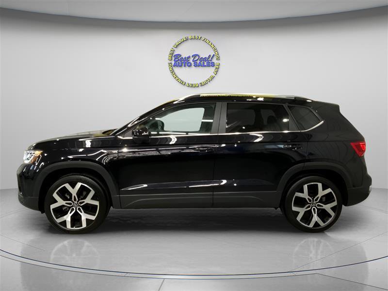 Used 2022 Volkswagen Taos SEL image 2