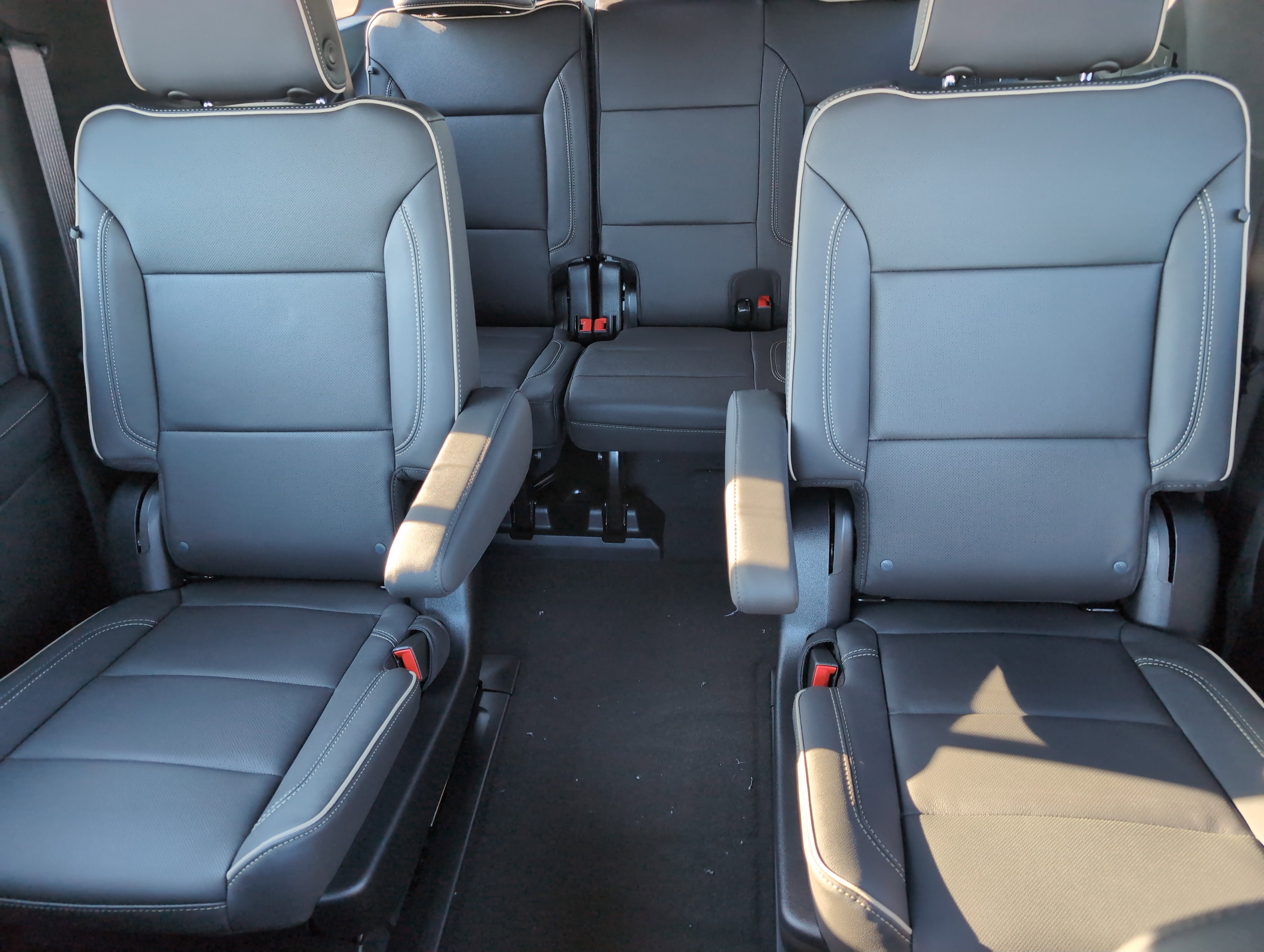 New 2025 Chevrolet Suburban Premier w/ Sun And Tow Package image 25