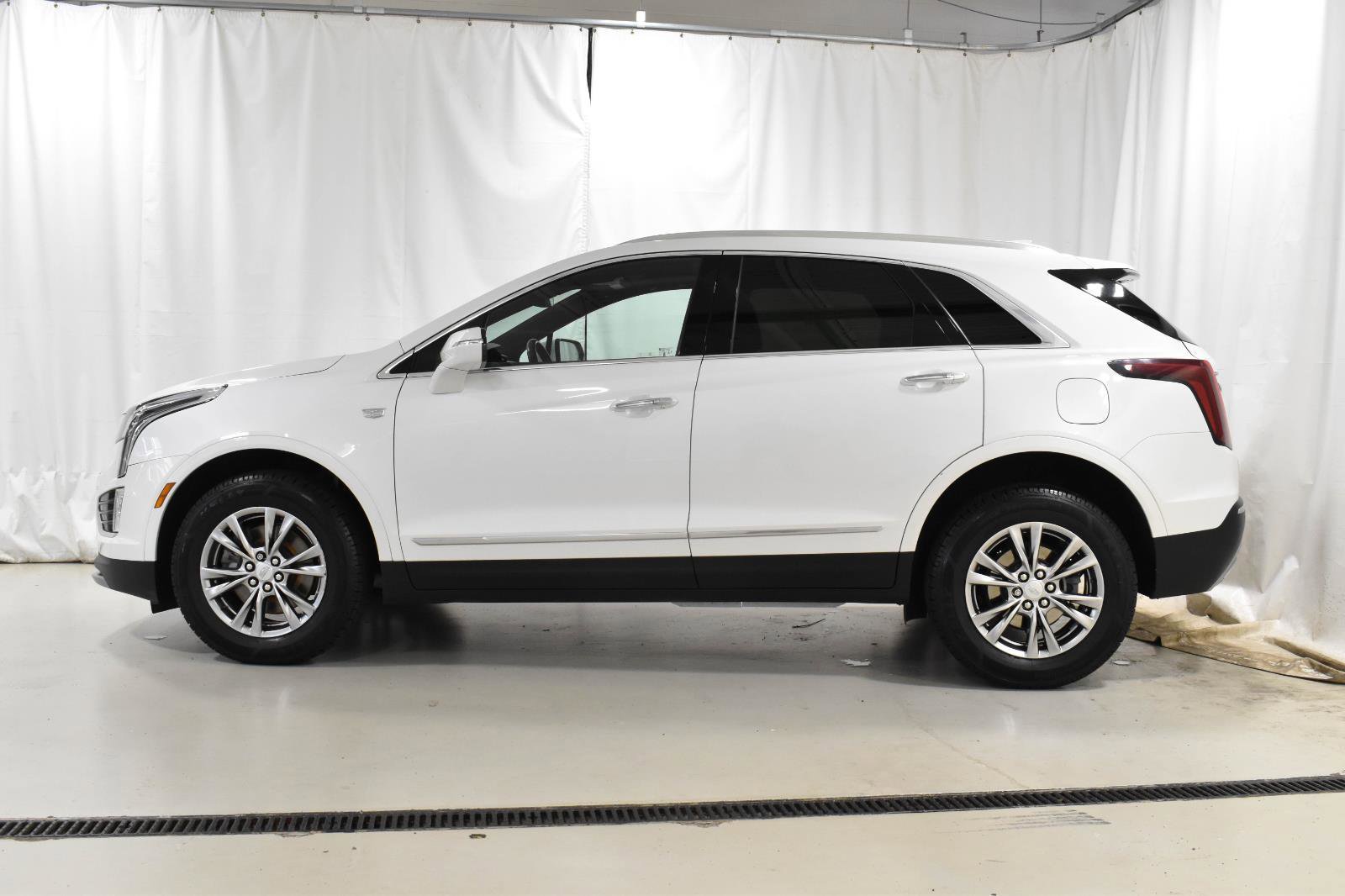 Certified 2022 Cadillac XT5 Premium Luxury w/ LPO, Floor Liner Package image 24