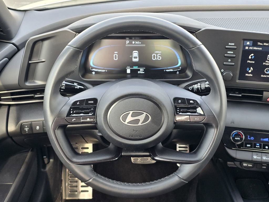 Used 2025 Hyundai Elantra Sport image 14