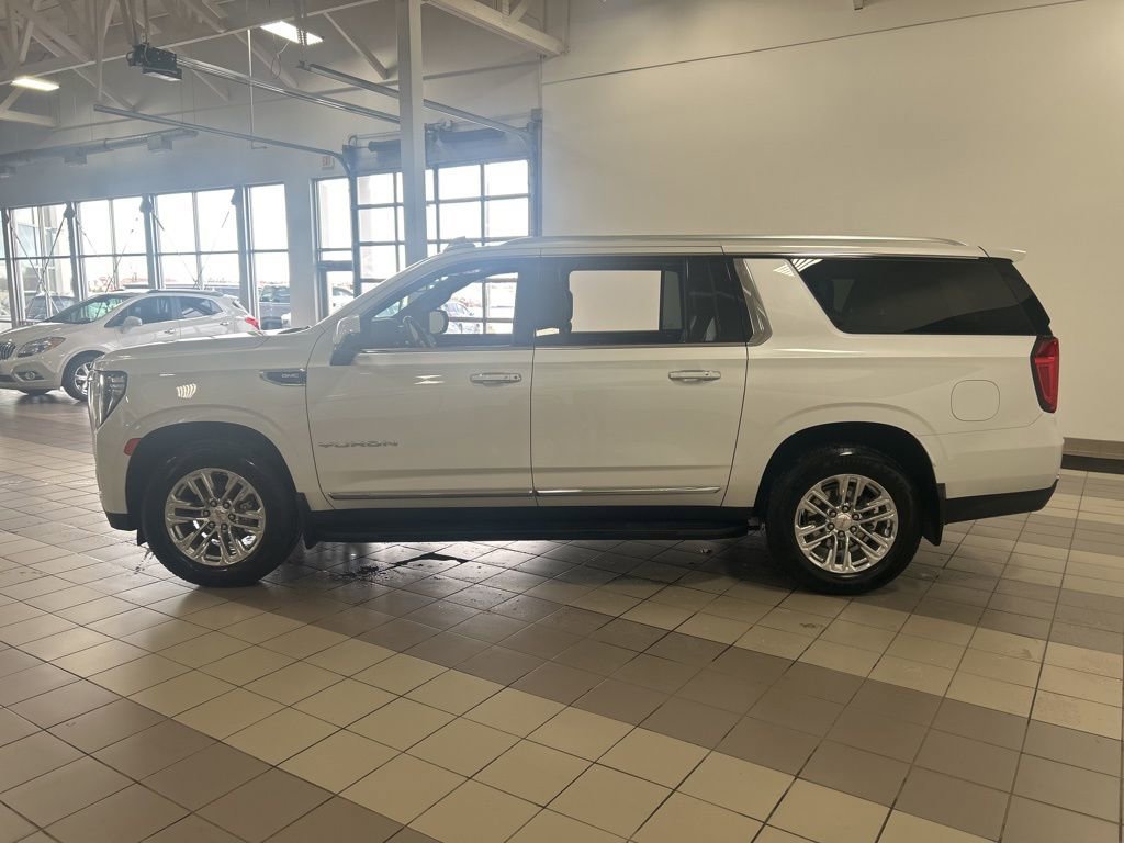 Used 2023 GMC Yukon XL SLT w/ SLT Luxury Package AWD/4WD image 2