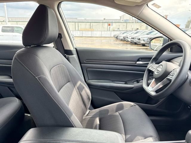 Used 2025 Nissan Altima 2.5 SV image 17