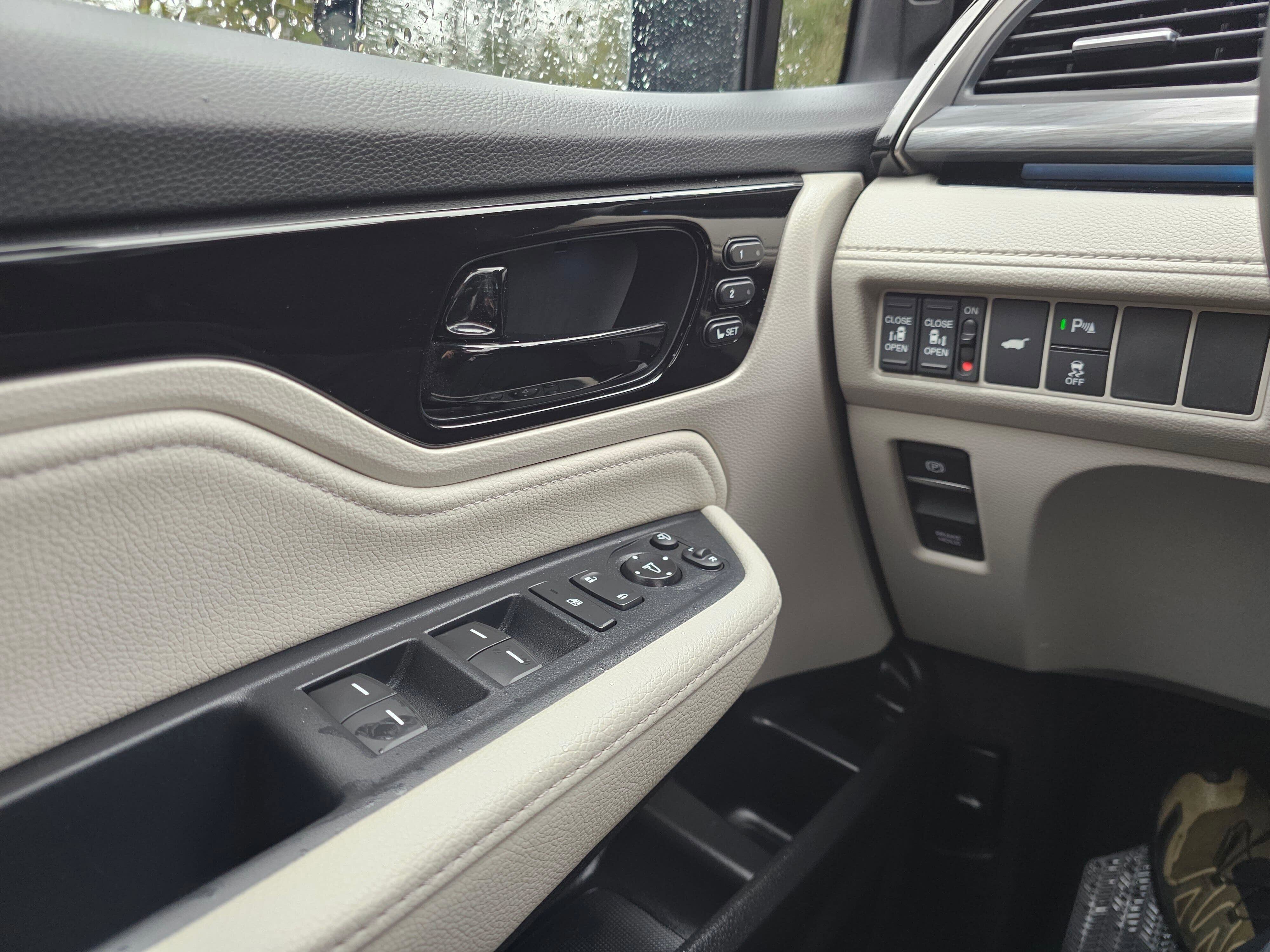 Certified 2025 Honda Odyssey Elite image 30