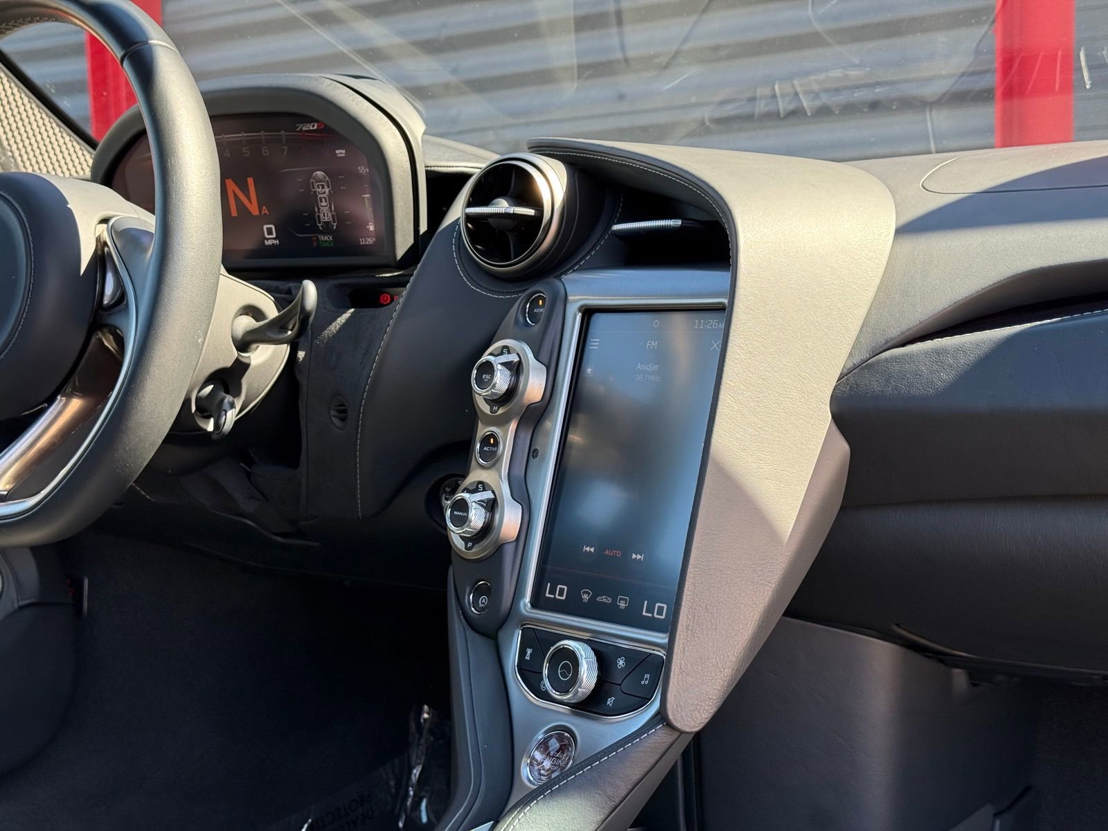 Used 2018 McLaren 720S Luxury image 29